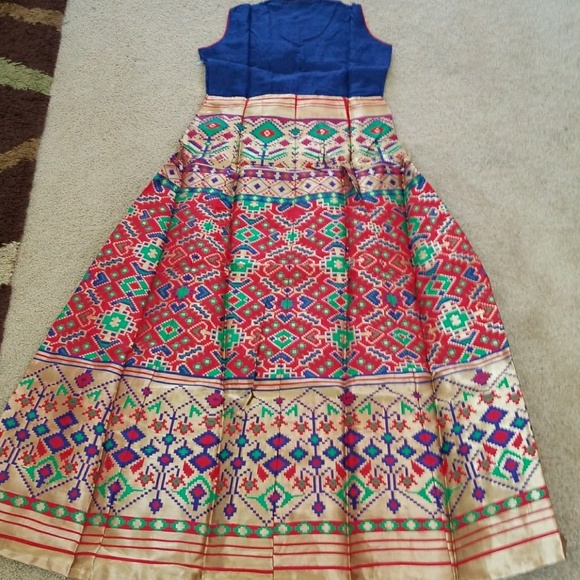 Beautiful gown - Picture 4 of 5